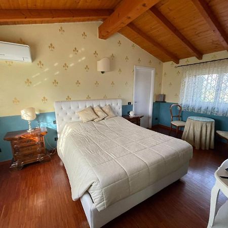 Lussuosa Villa Vicino Alla Stazione Caronno Pertusella Exteriör bild