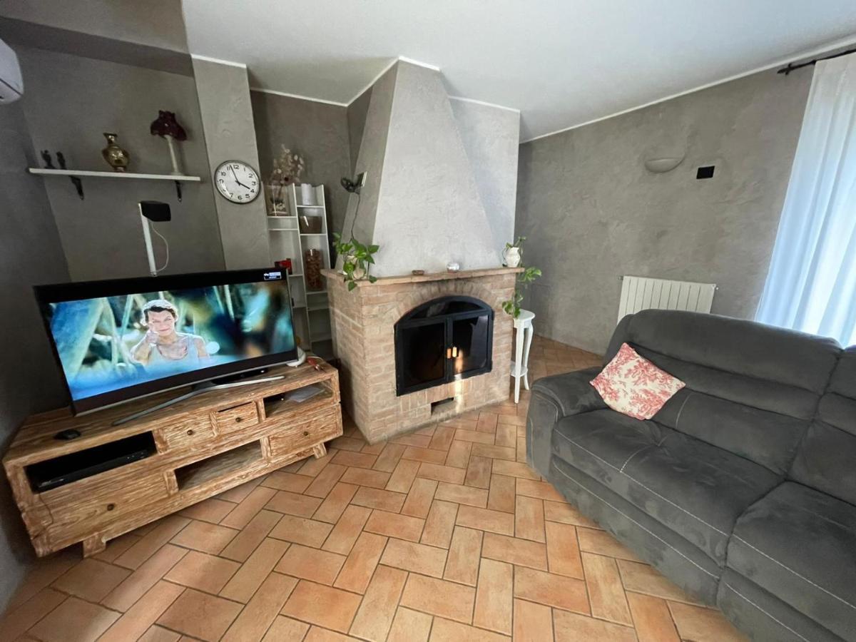 Lussuosa Villa Vicino Alla Stazione Caronno Pertusella Exteriör bild