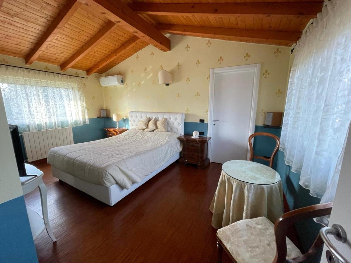 Lussuosa Villa Vicino Alla Stazione Caronno Pertusella Exteriör bild