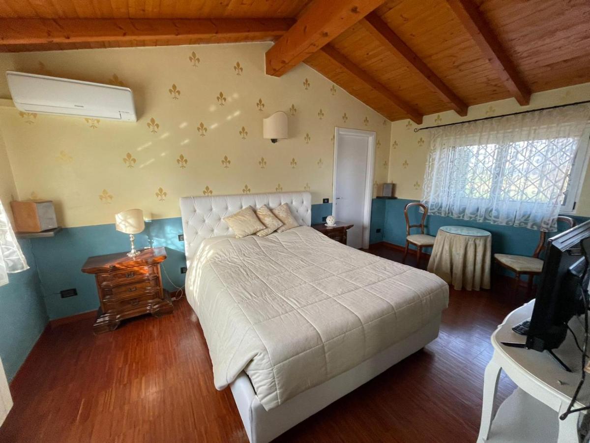 Lussuosa Villa Vicino Alla Stazione Caronno Pertusella Exteriör bild