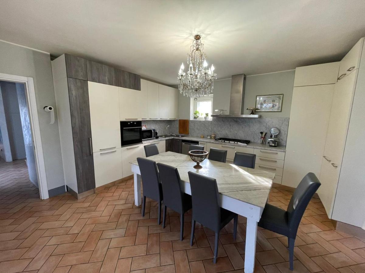 Lussuosa Villa Vicino Alla Stazione Caronno Pertusella Exteriör bild