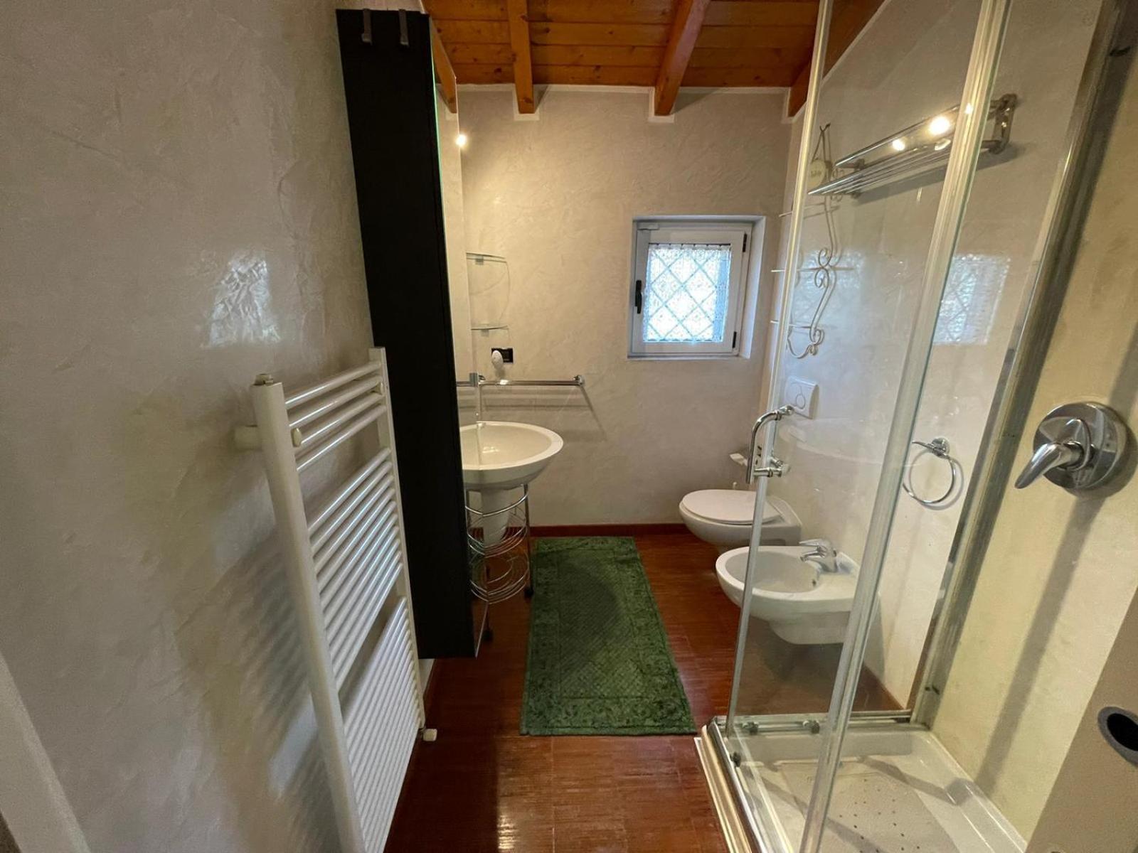 Lussuosa Villa Vicino Alla Stazione Caronno Pertusella Exteriör bild