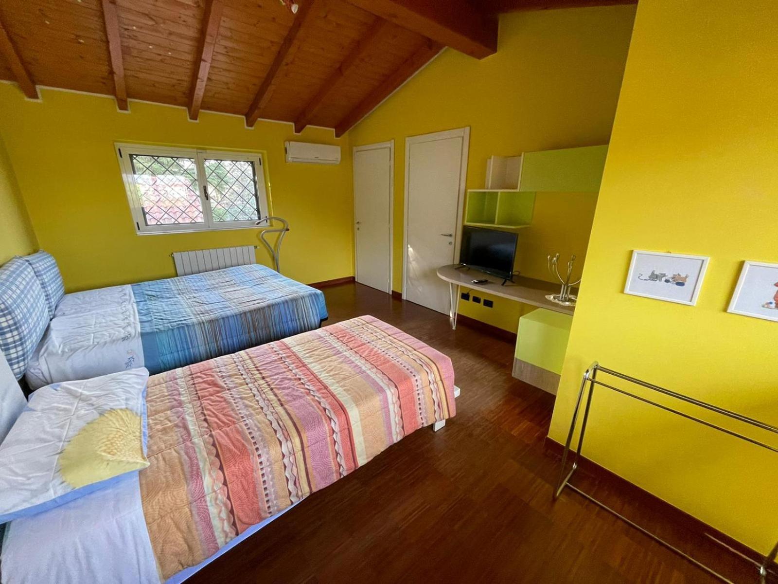 Lussuosa Villa Vicino Alla Stazione Caronno Pertusella Exteriör bild