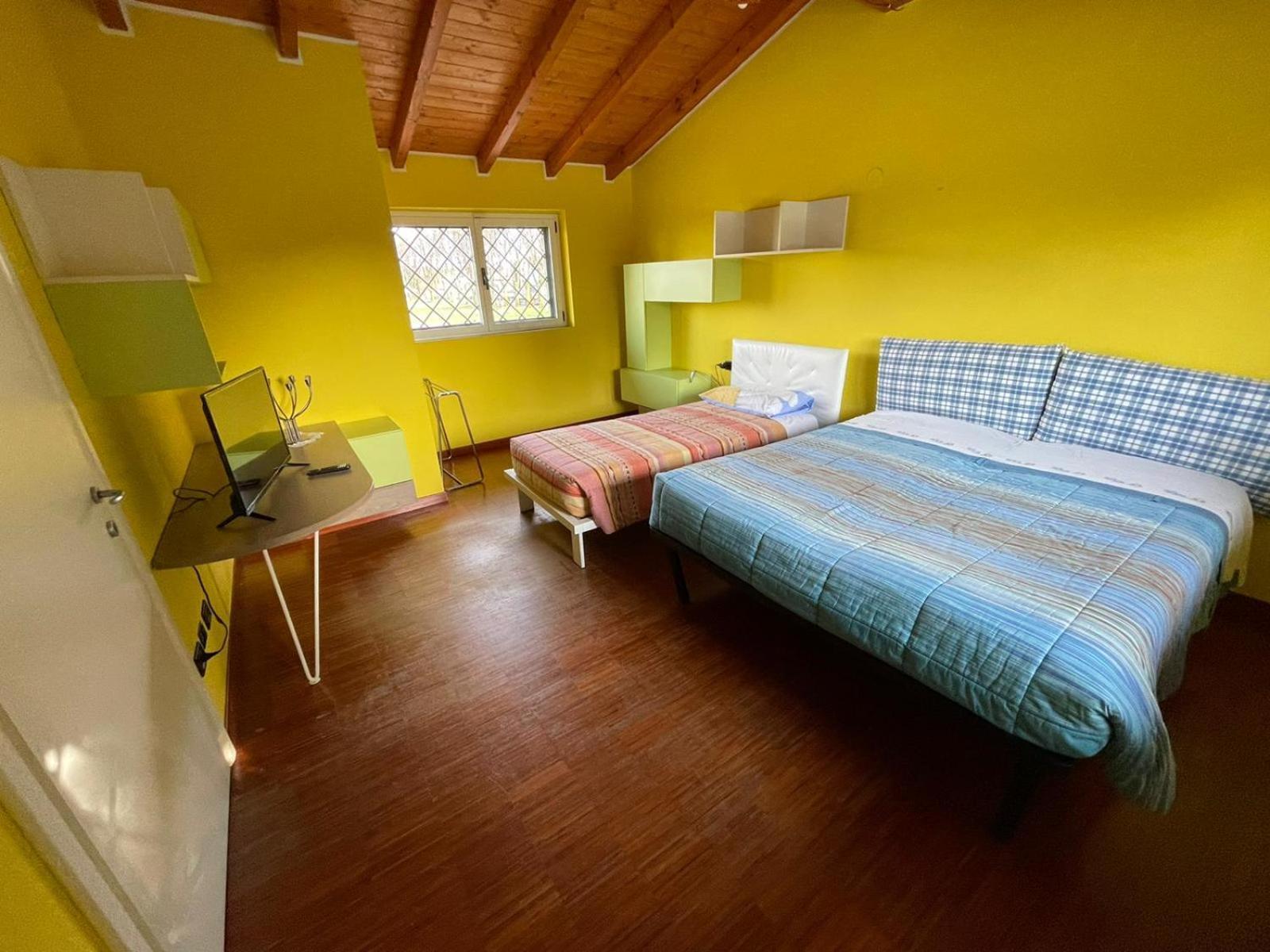 Lussuosa Villa Vicino Alla Stazione Caronno Pertusella Exteriör bild