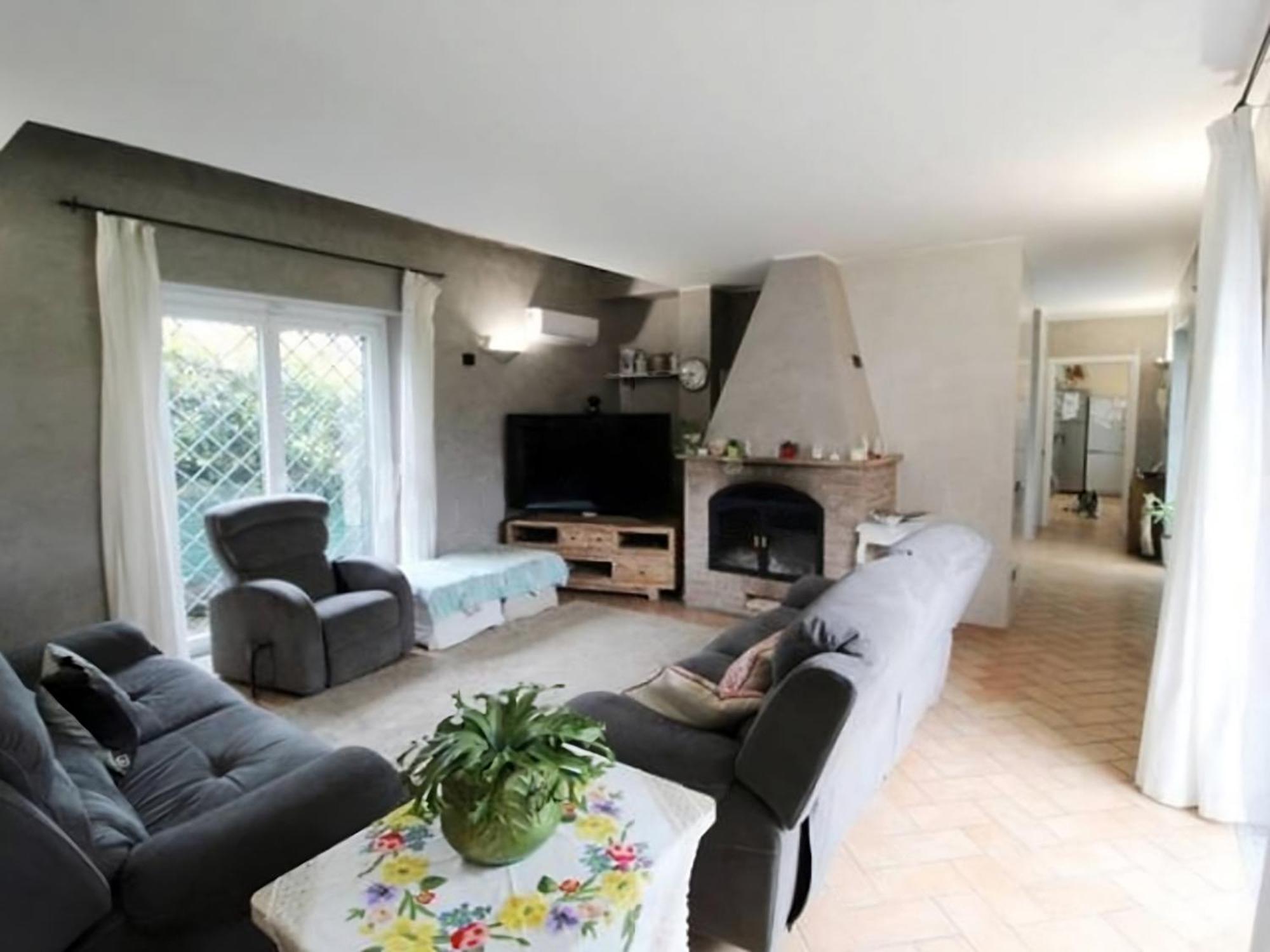 Lussuosa Villa Vicino Alla Stazione Caronno Pertusella Exteriör bild